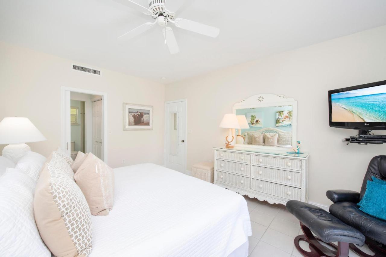 Regal Beach Club #122 Holiday home George Town