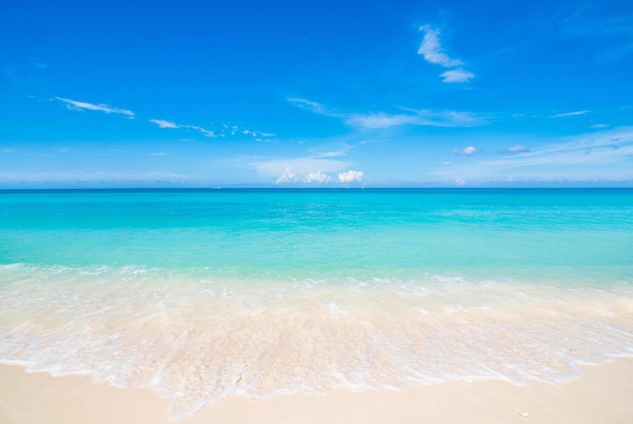 Regal Beach Club #122 *