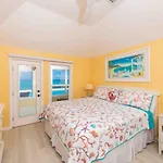 Thatch Hill - Renovated Beach House With Pool, Short Walk To The Rum Point Club