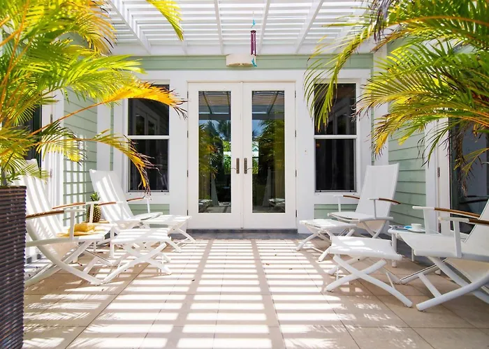 Pomegranate Cottage - Micro-Resort In West Bay