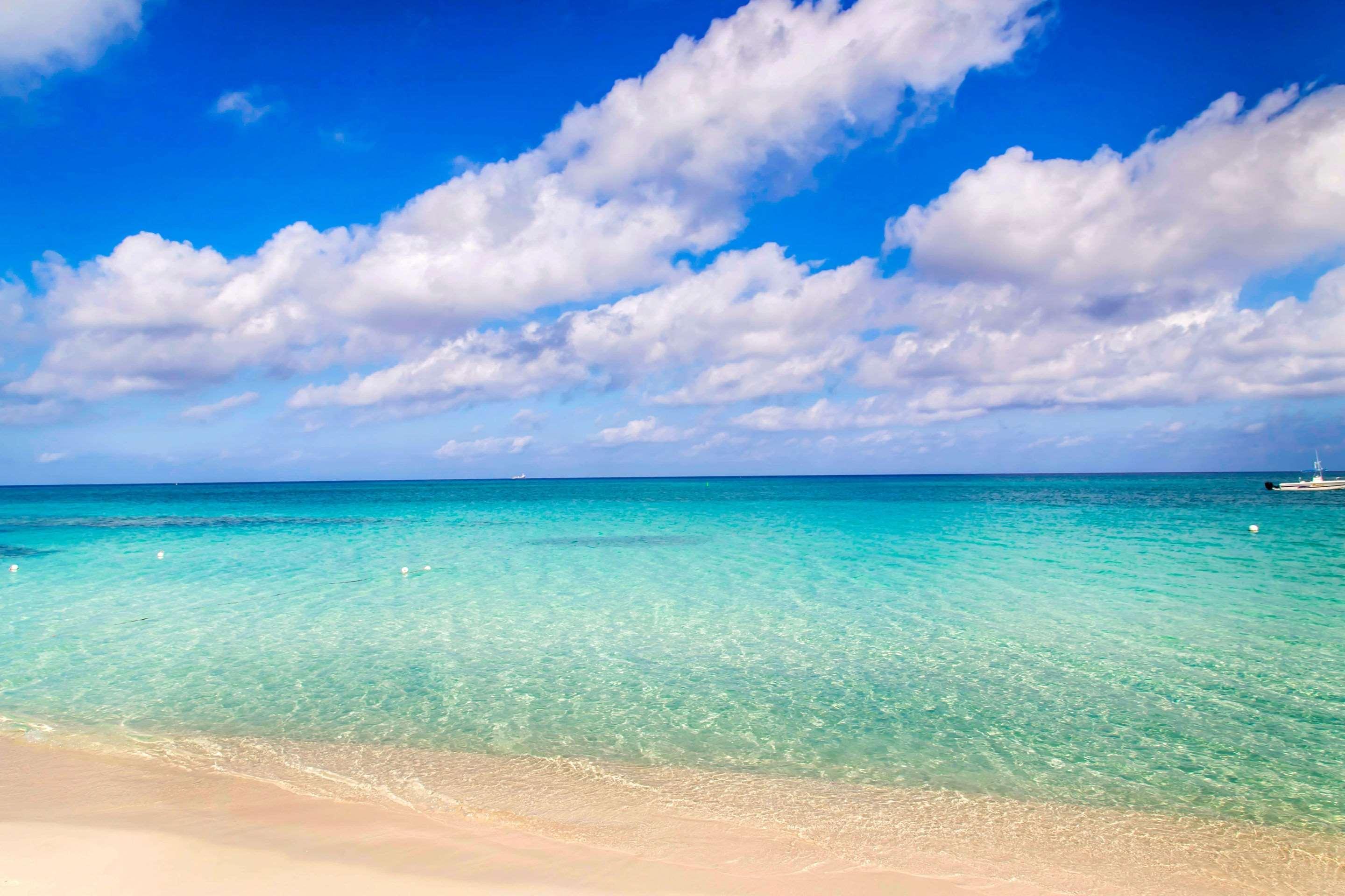 Hampton By Hilton Grand Cayman Seven Mile Resort