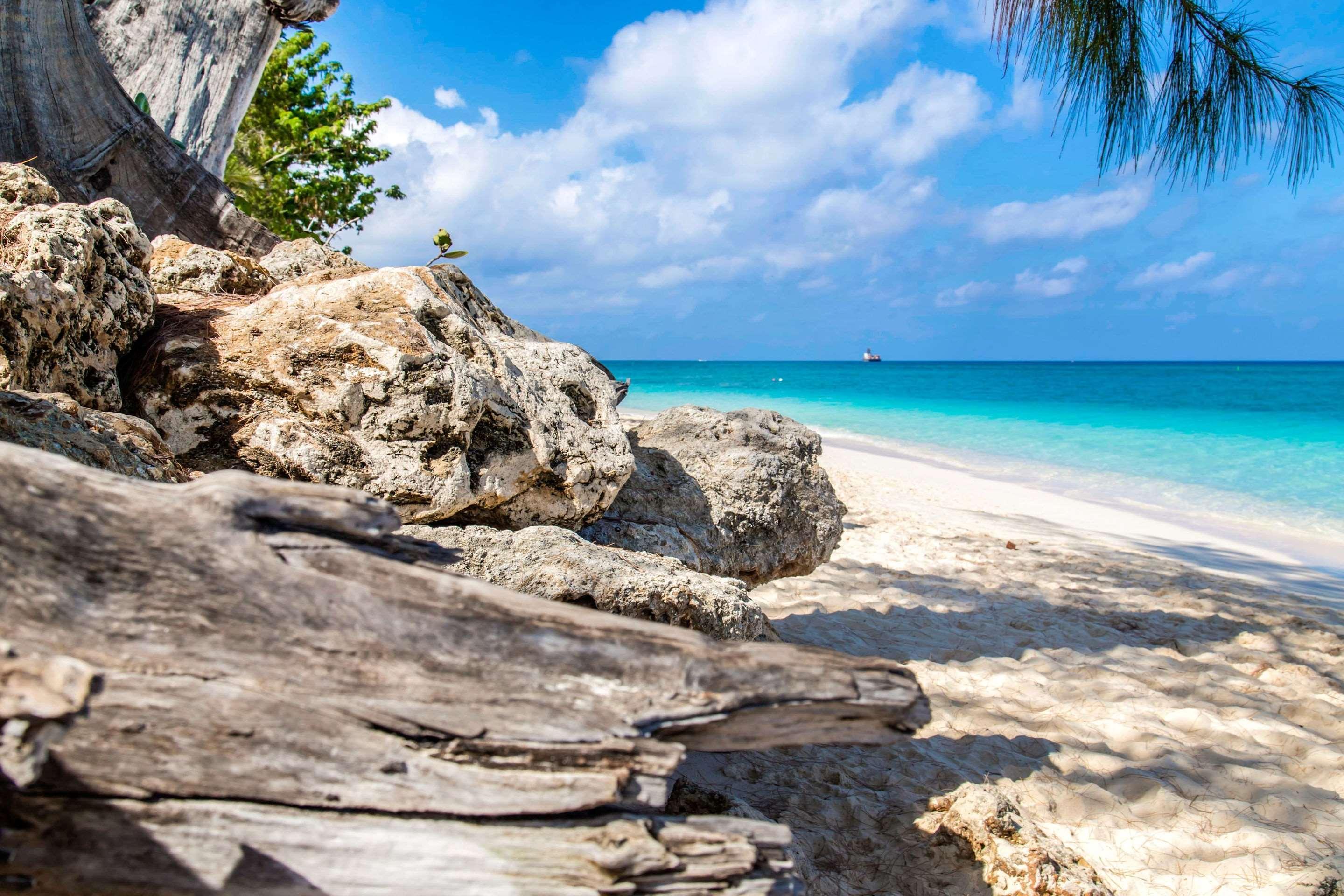 Hampton By Hilton Grand Cayman Seven Mile