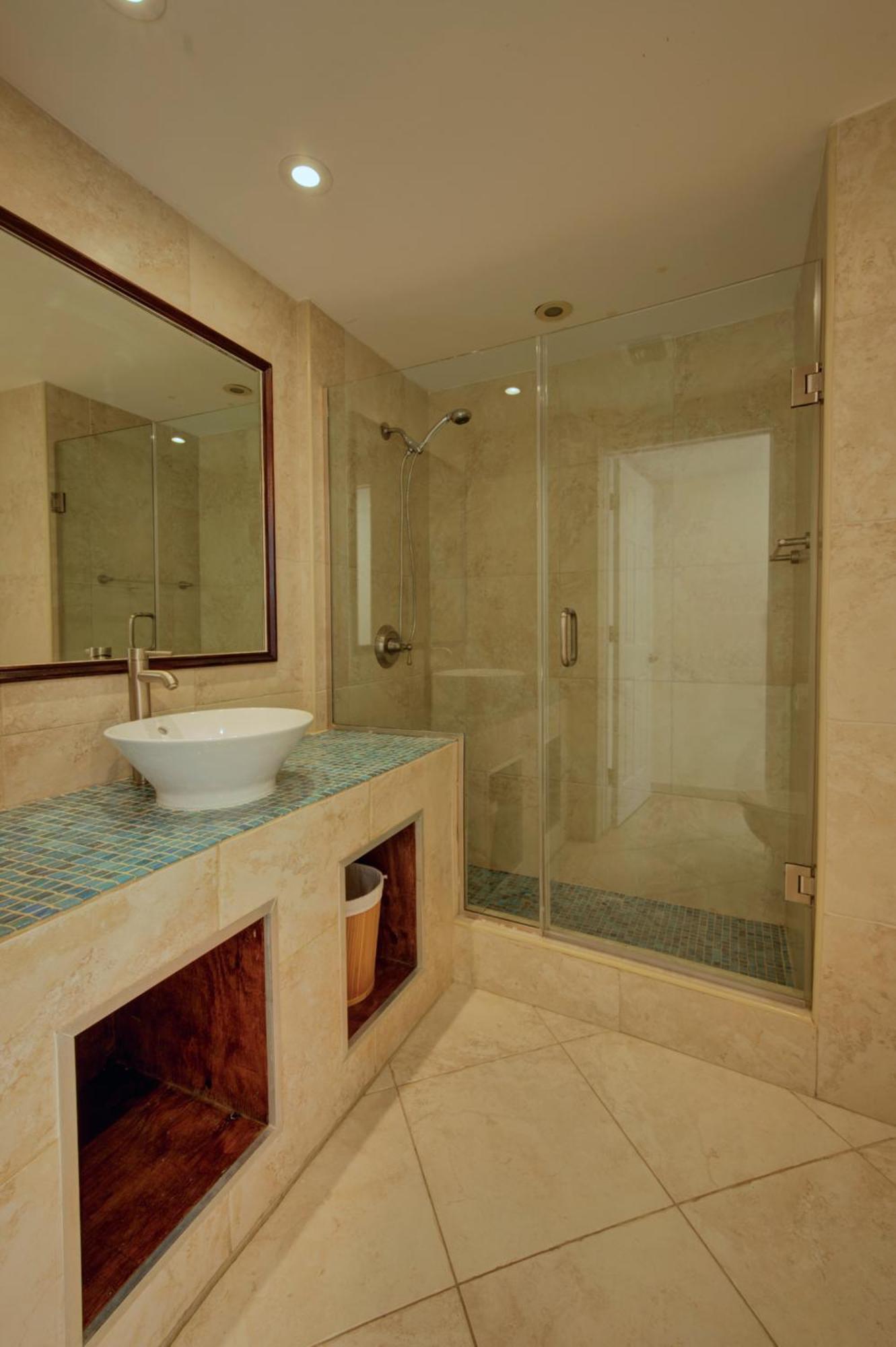 Incredible Front Villa! Villa George Town