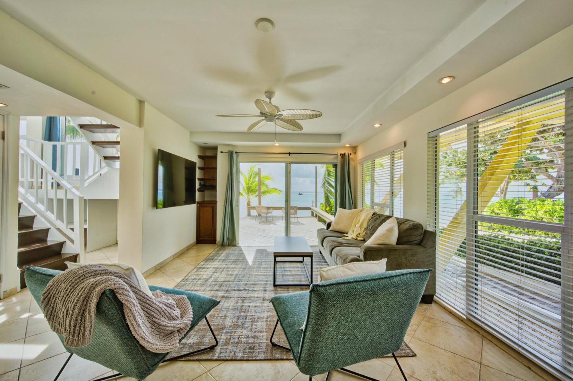Incredible Front Villa! George Town