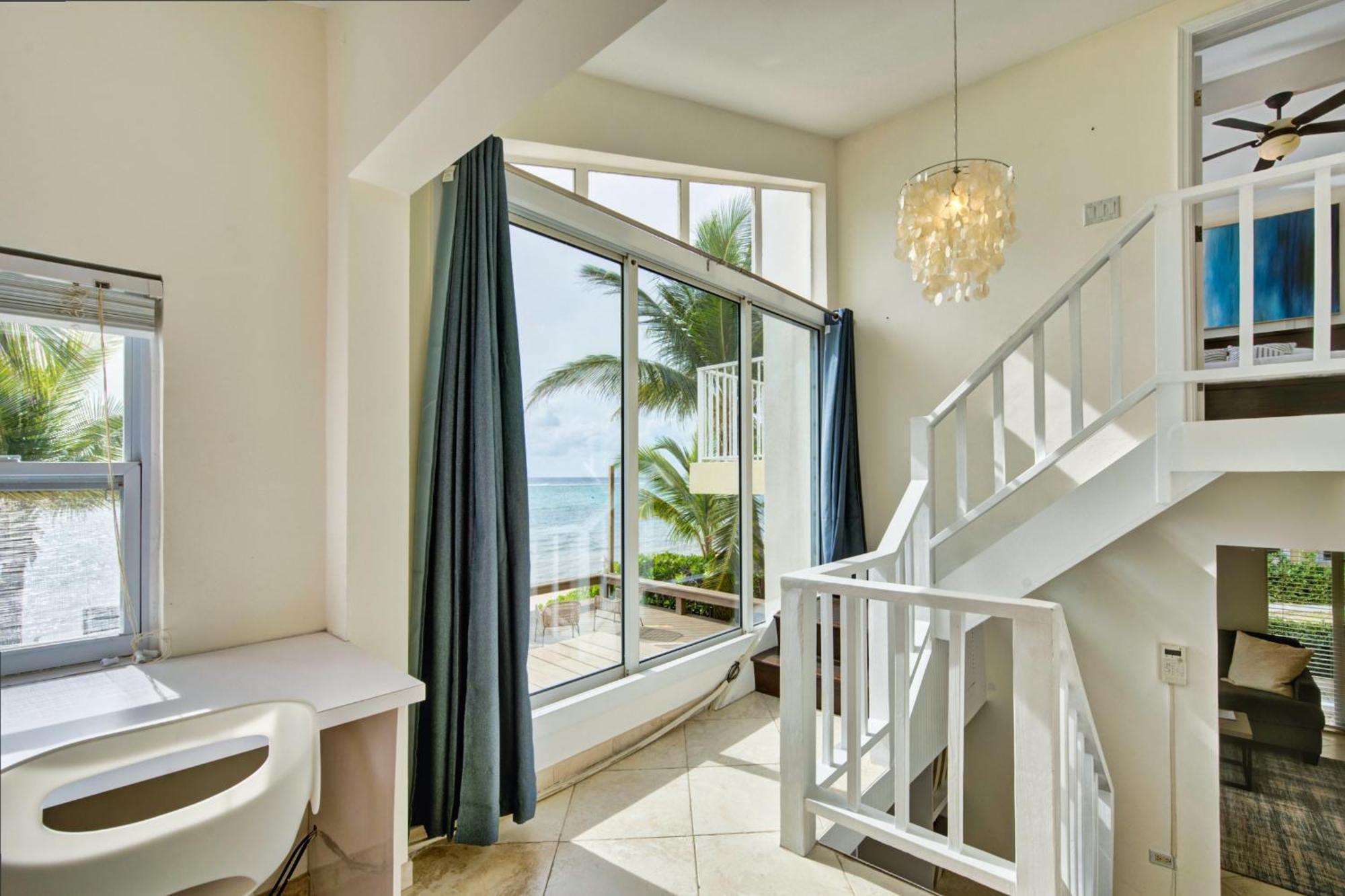 Incredible Front Villa! Villa