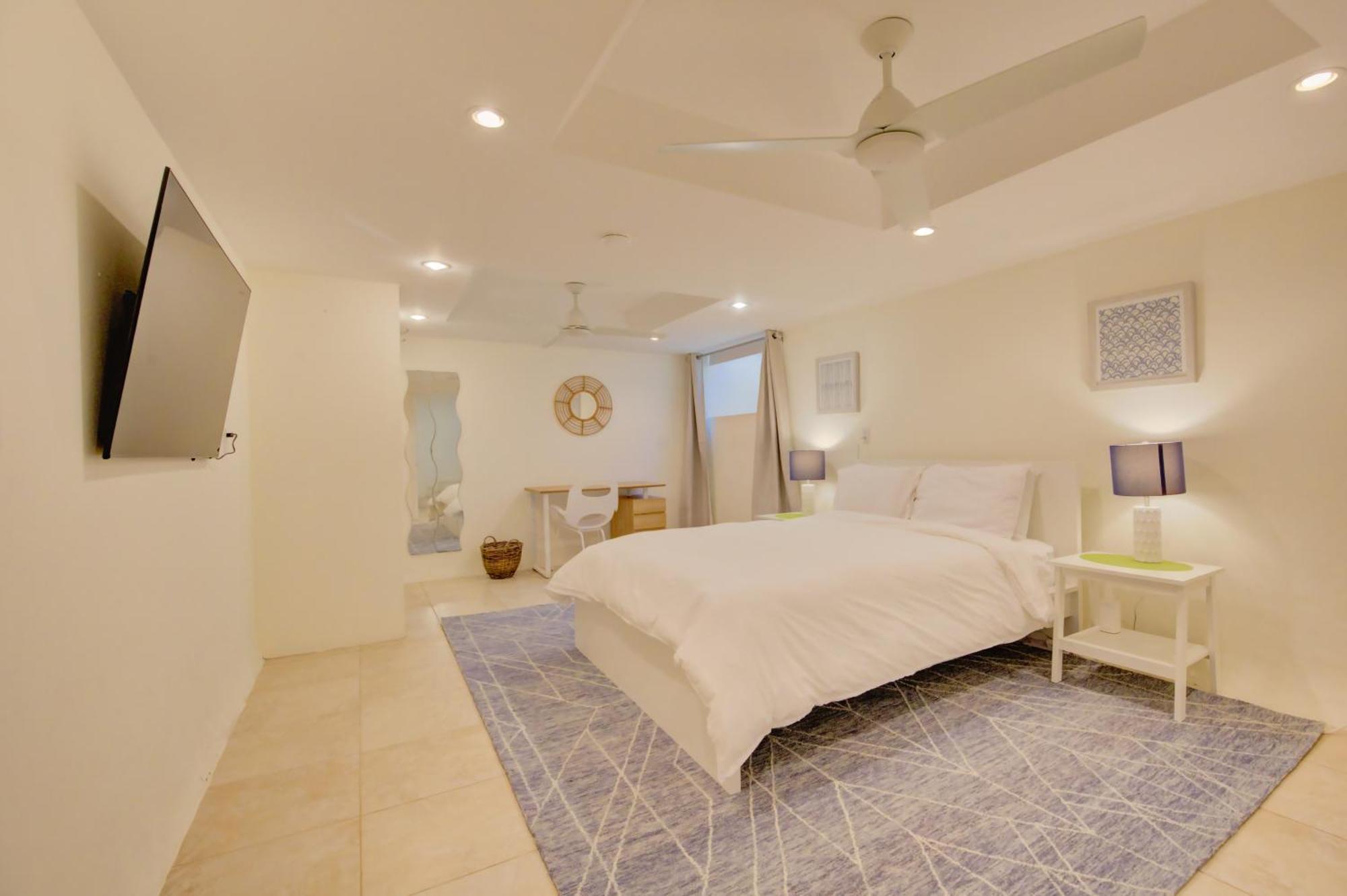 Incredible Front Villa! George Town
