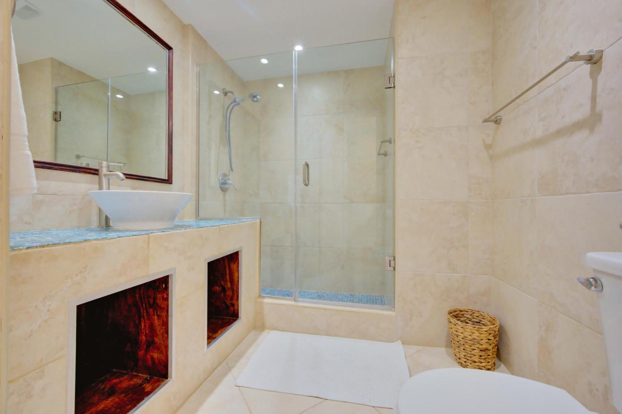 Incredible Front Villa! Villa George Town