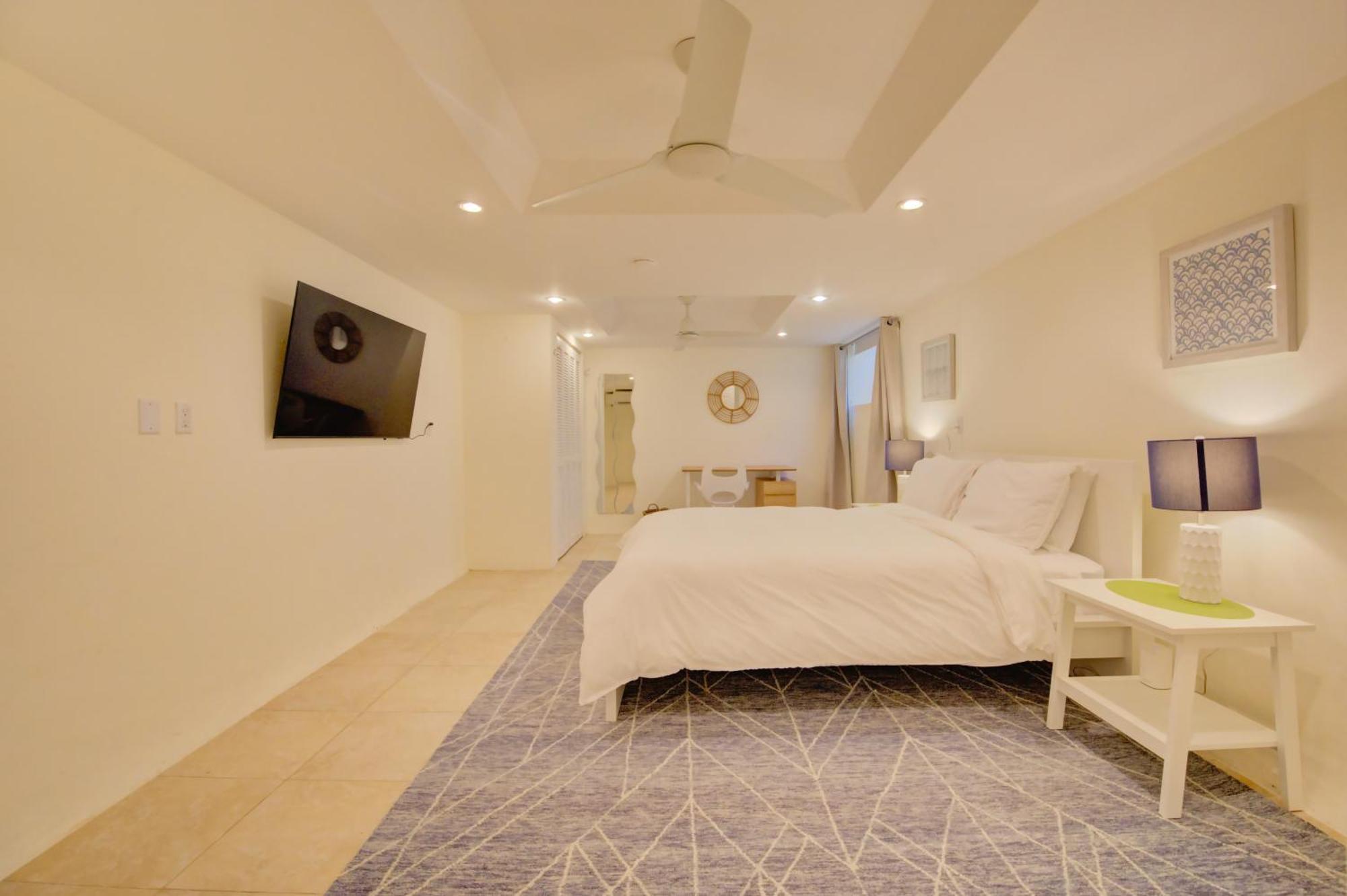 Incredible Front Villa! Villa George Town