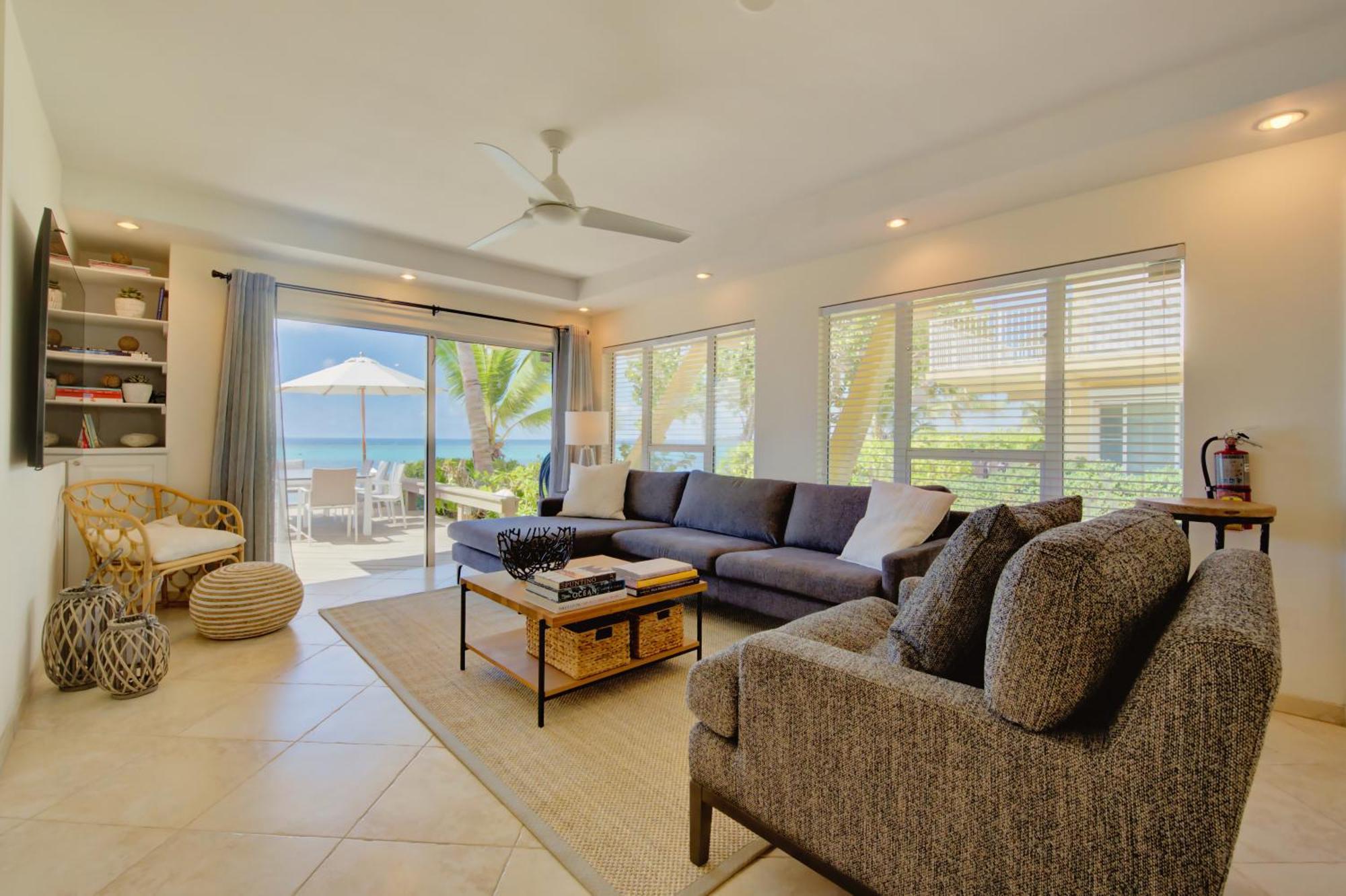Incredible Front Villa! Villa George Town