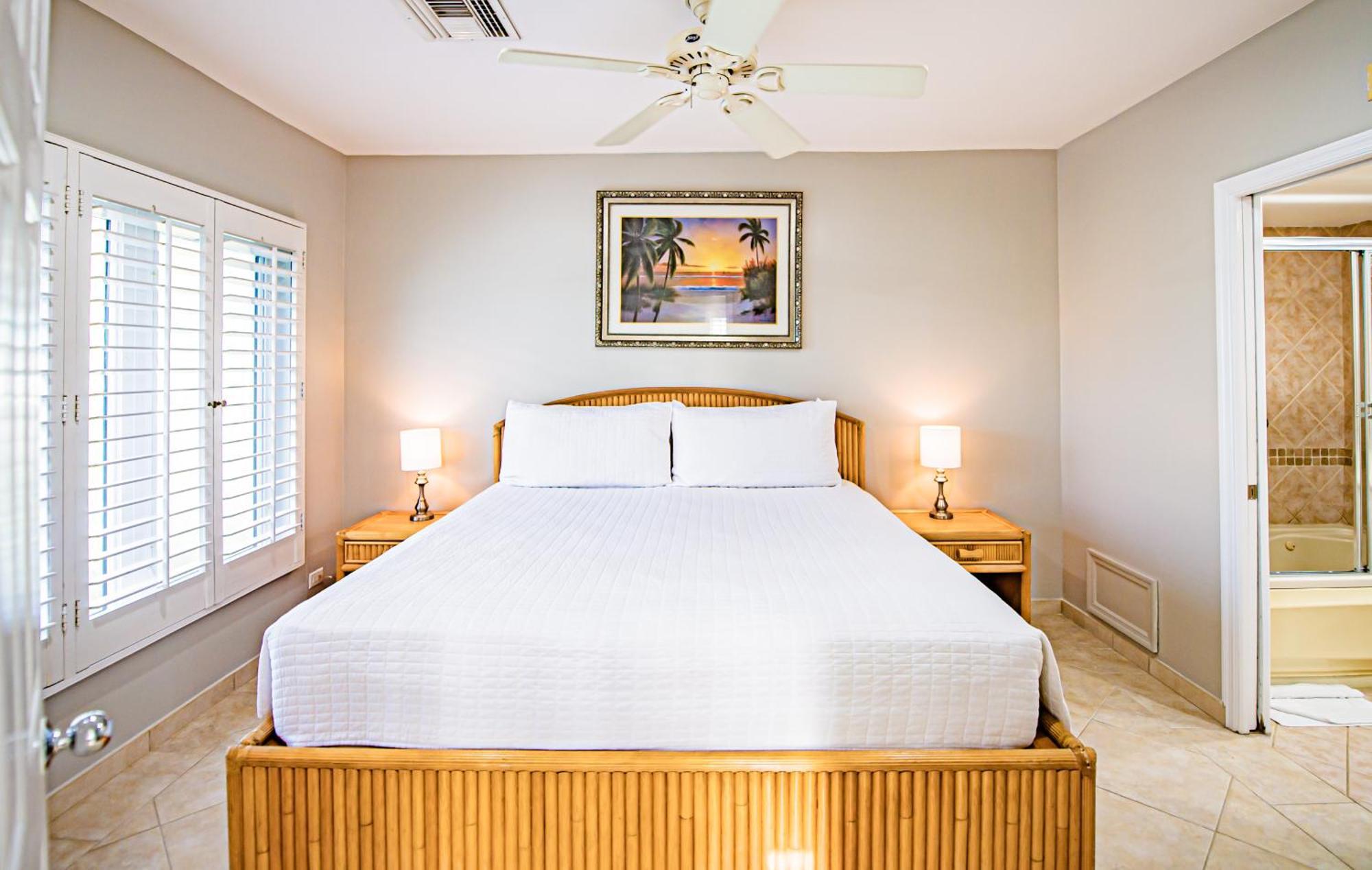 Seven Mile Aparthotel