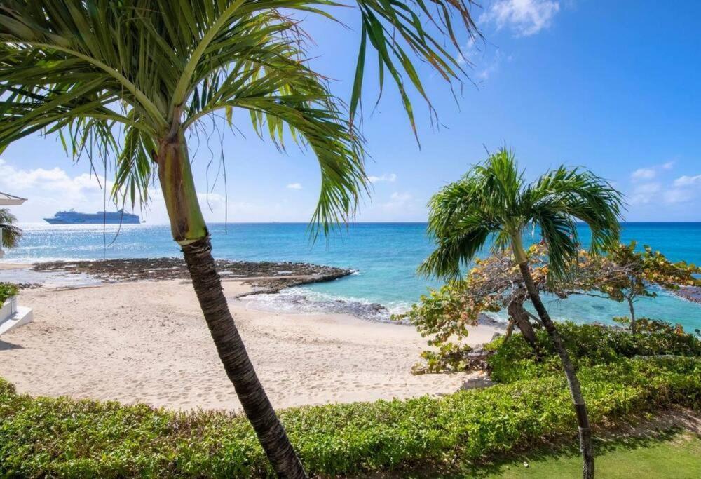 7mile Beachfront Apartment