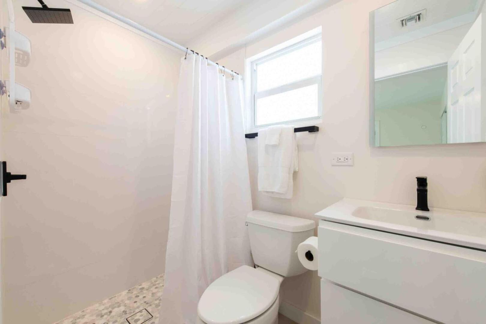 Thatch Hill - Renovated House With Pool, Short Walk To The Point Club * Driftwood Village