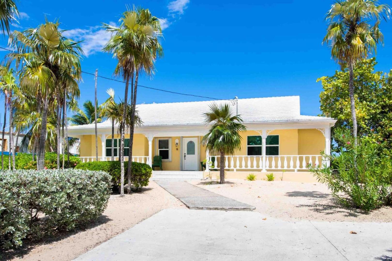 Thatch Hill - Renovated House With Pool, Short Walk To The Point Club Driftwood Village