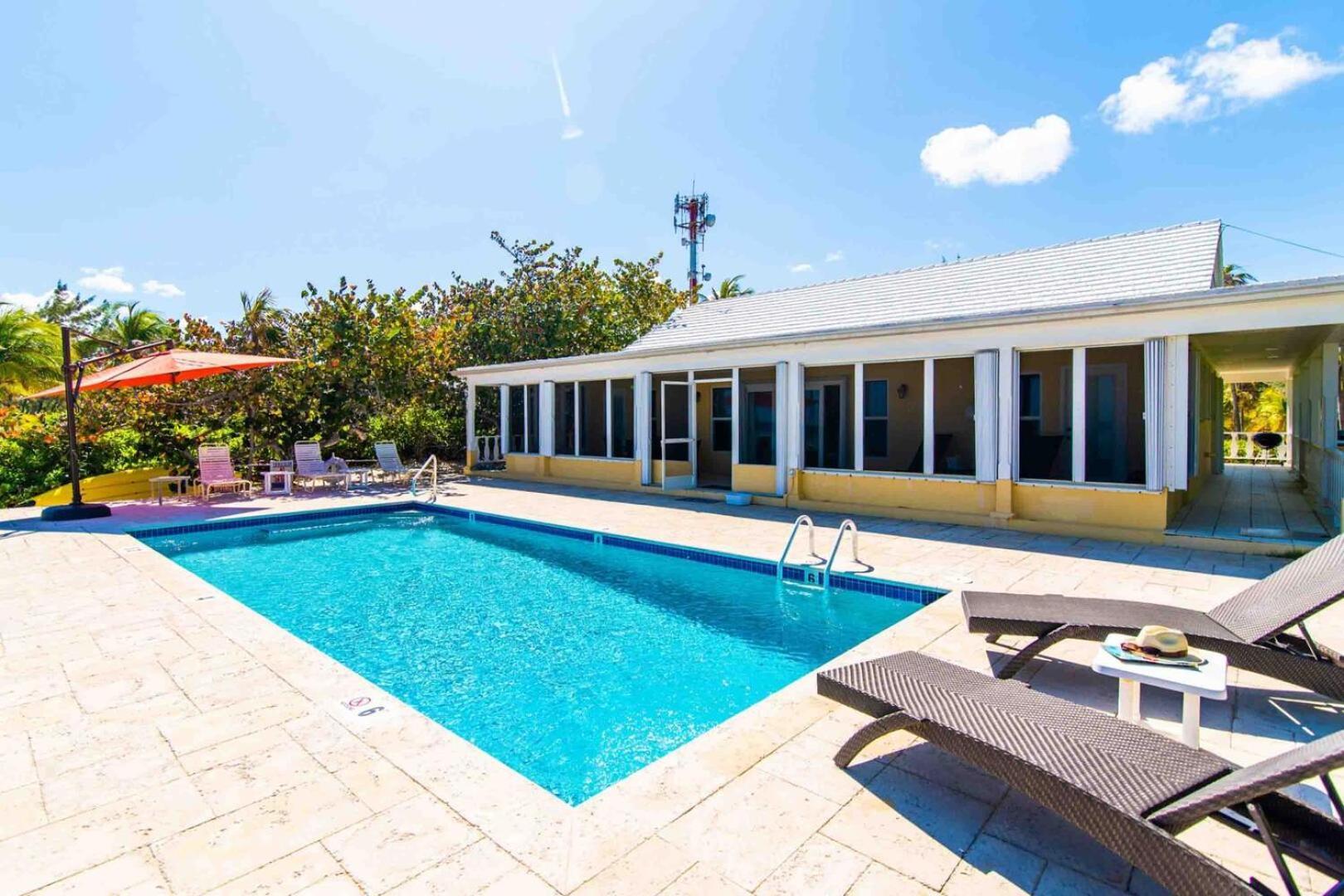 Thatch Hill - Renovated House With Pool, Short Walk To The Point Club *