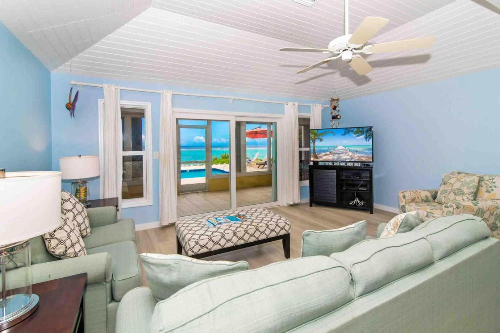 Thatch Hill - Renovated House With Pool, Short Walk To The Point Club