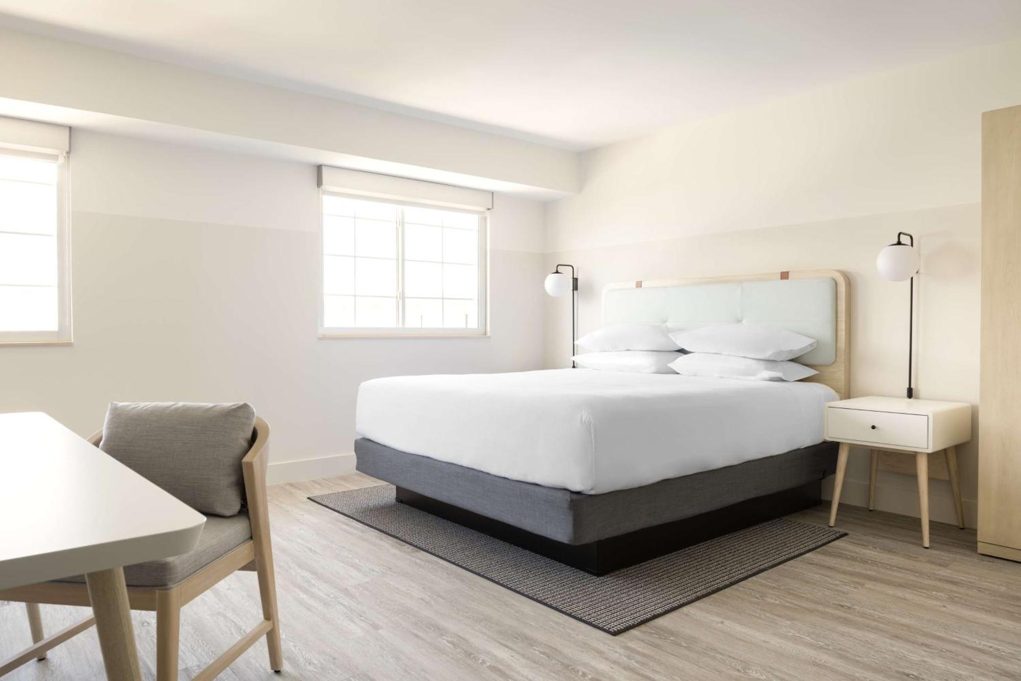 Hampton By Hilton Grand Cayman Seven Mile Resort 3*