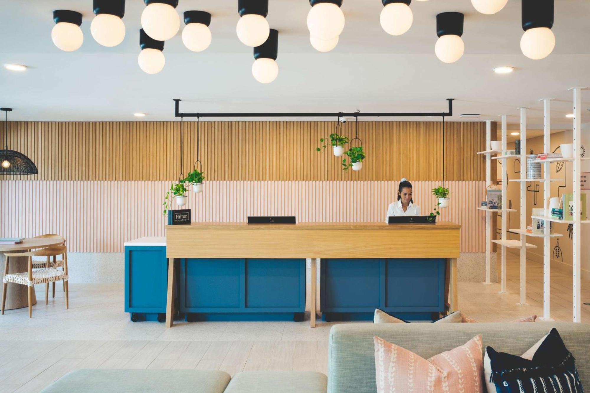 Hampton By Hilton Grand Cayman Seven Mile 3*