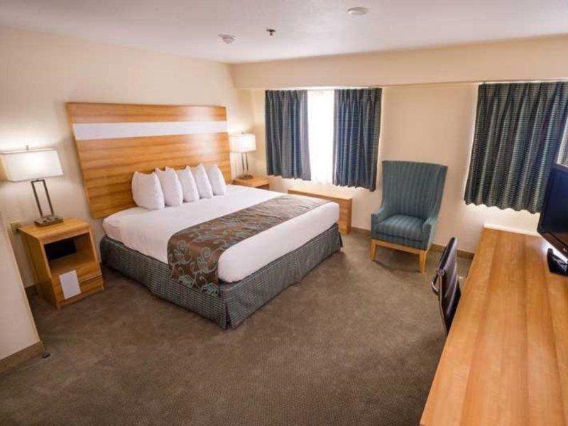 Resort Hampton By Hilton Grand Cayman Seven Mile 3*