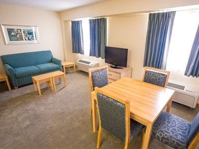 Hampton By Hilton Grand Cayman Seven Mile Resort