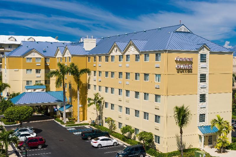 Hampton By Hilton Grand Cayman Seven Mile 3*