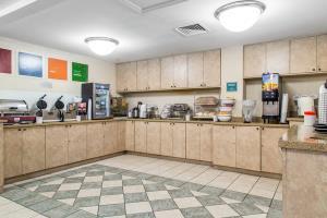 Hampton By Hilton Grand Cayman Seven Mile Resort 3*