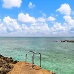 7Mile Beachfront Apartment