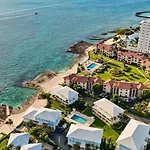 7Mile Beachfront Apartment