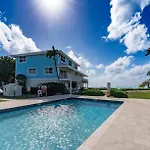 7Mile Beachfront Apartment