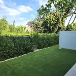 Modern 2 Bedroom Walking Distance To The Beach!