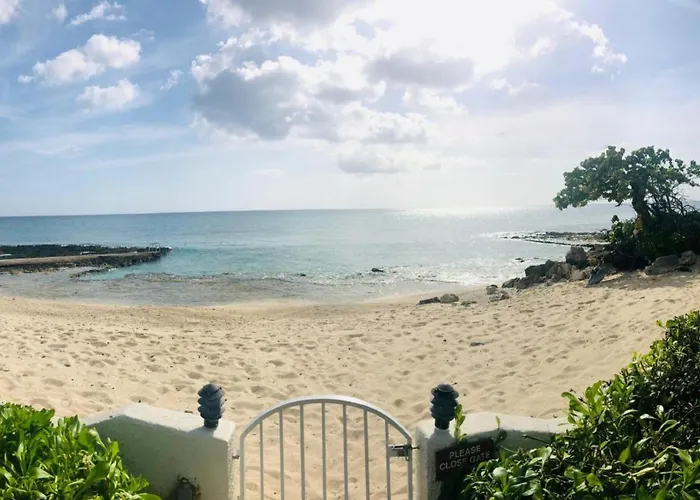 7Mile Beachfront Apartment
