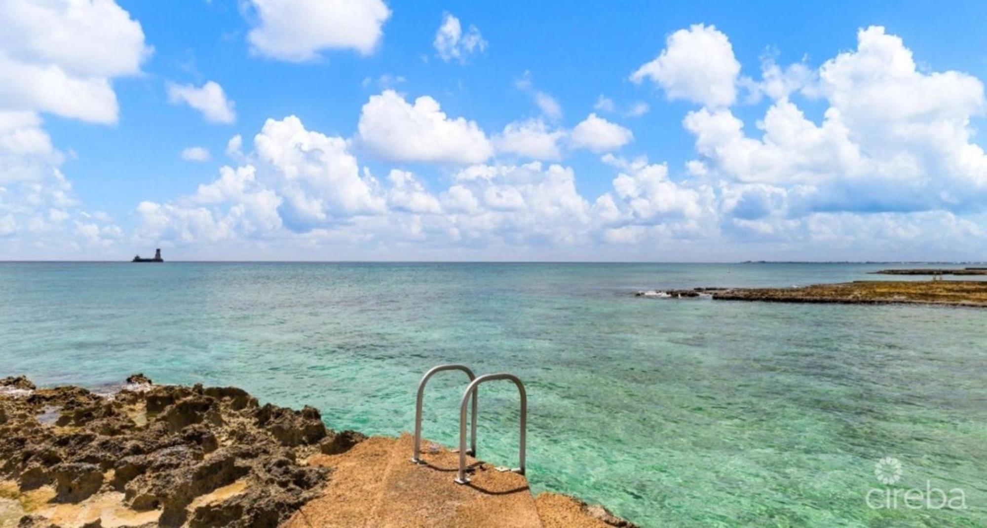 Apartment 7mile Beachfront *