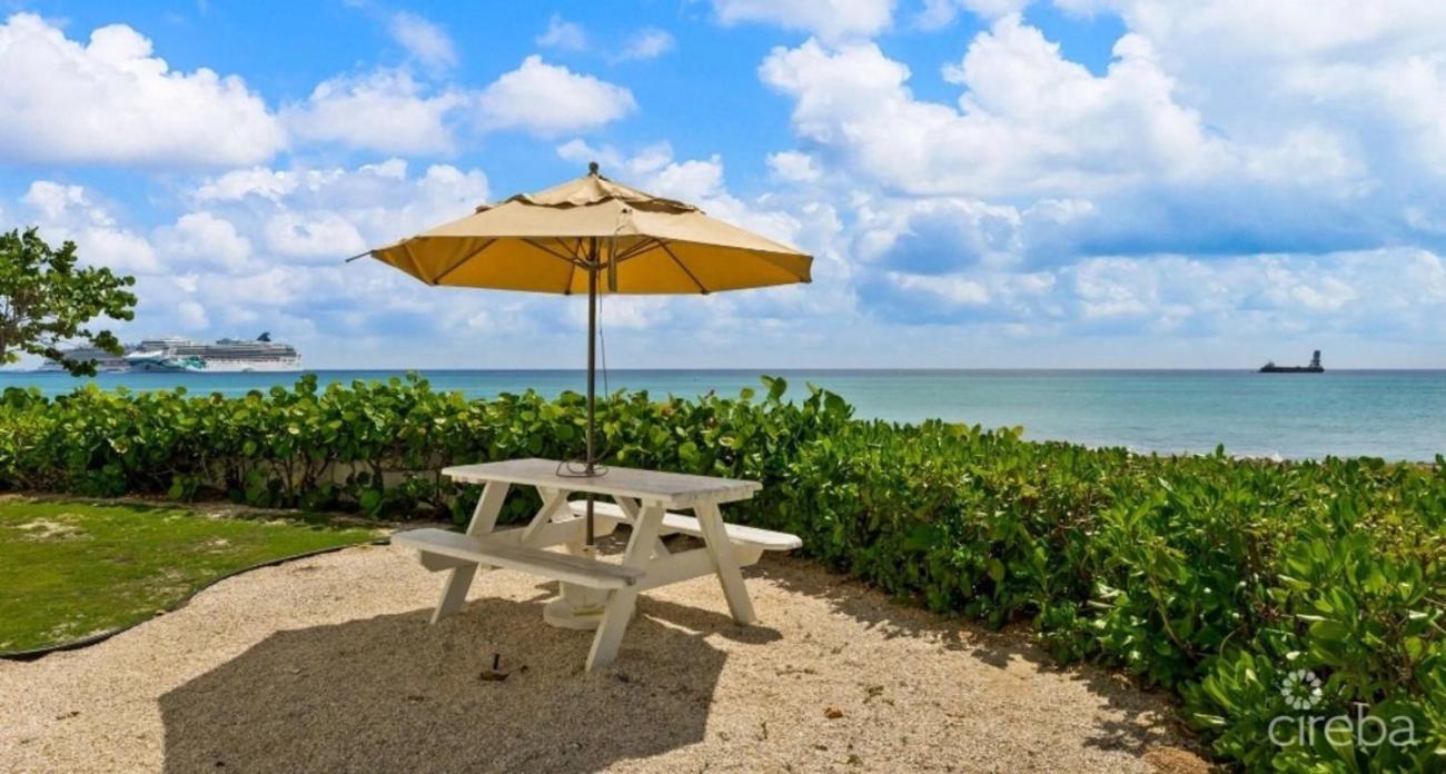 7mile Beachfront Apartment