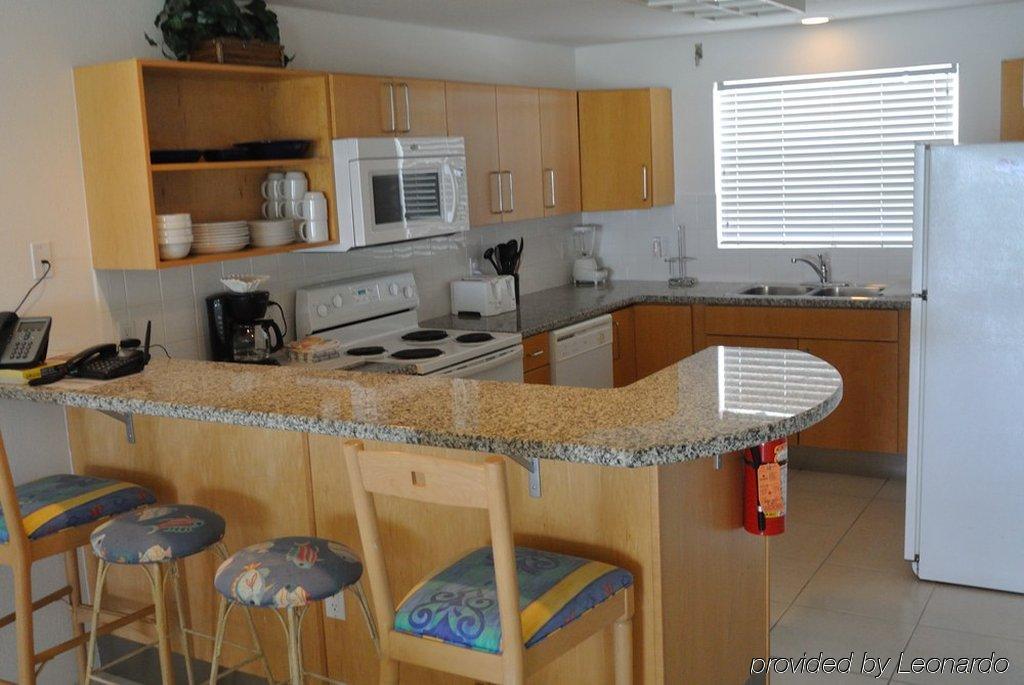 Castaways Cayman Resort 4*