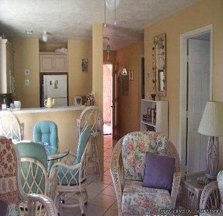 Cayman Breakers Aparthotel 2*