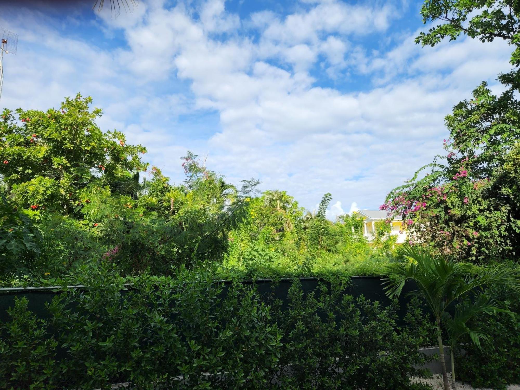 Modern 2 Bedroom Walking Distance To The Beach!