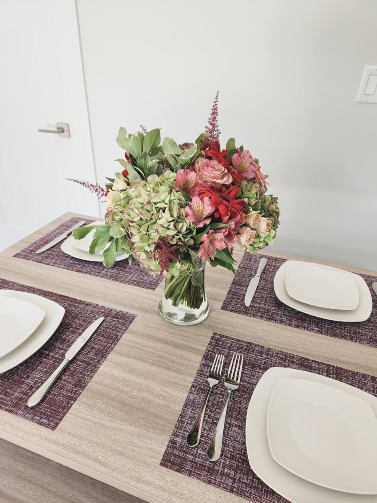 Apartment Modern 2 Bedroom Walking Distance To The Beach! *