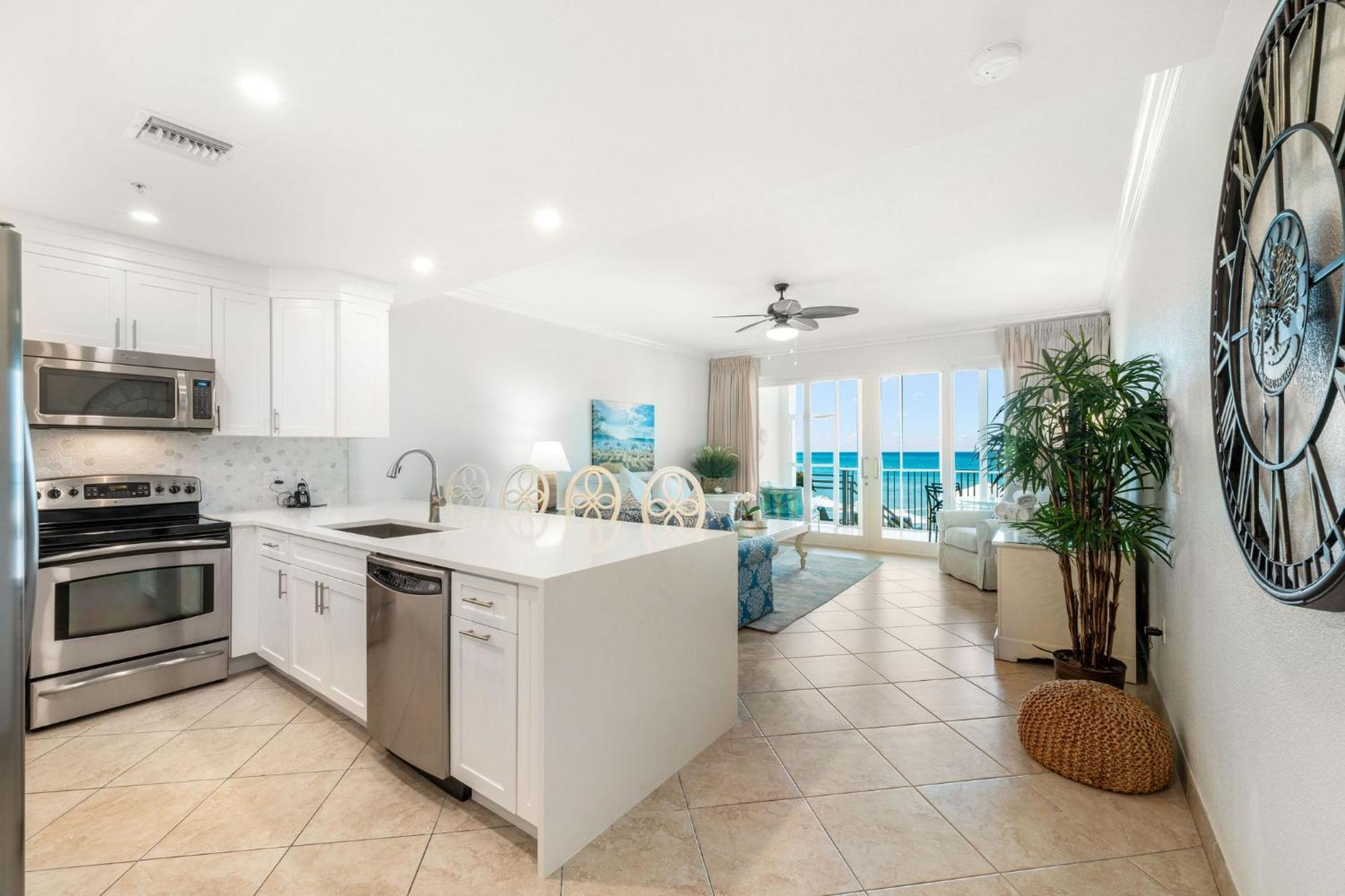 Apartment South Bay Club 6 - 2 Bedroom 2 Bathroom Unit George Town