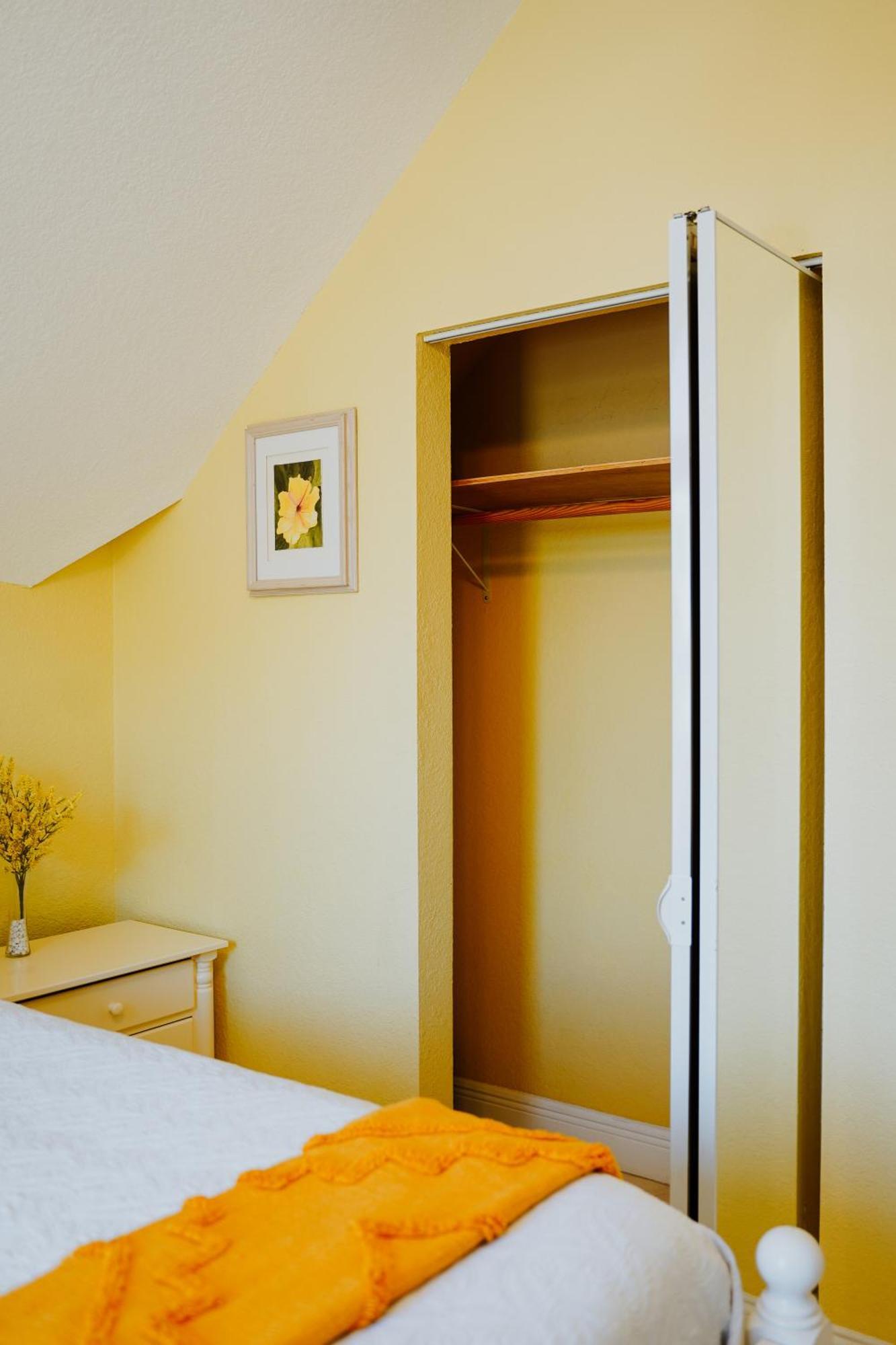 Shangri-La Boutique Bed & Breakfast Bed & Breakfast West Bay