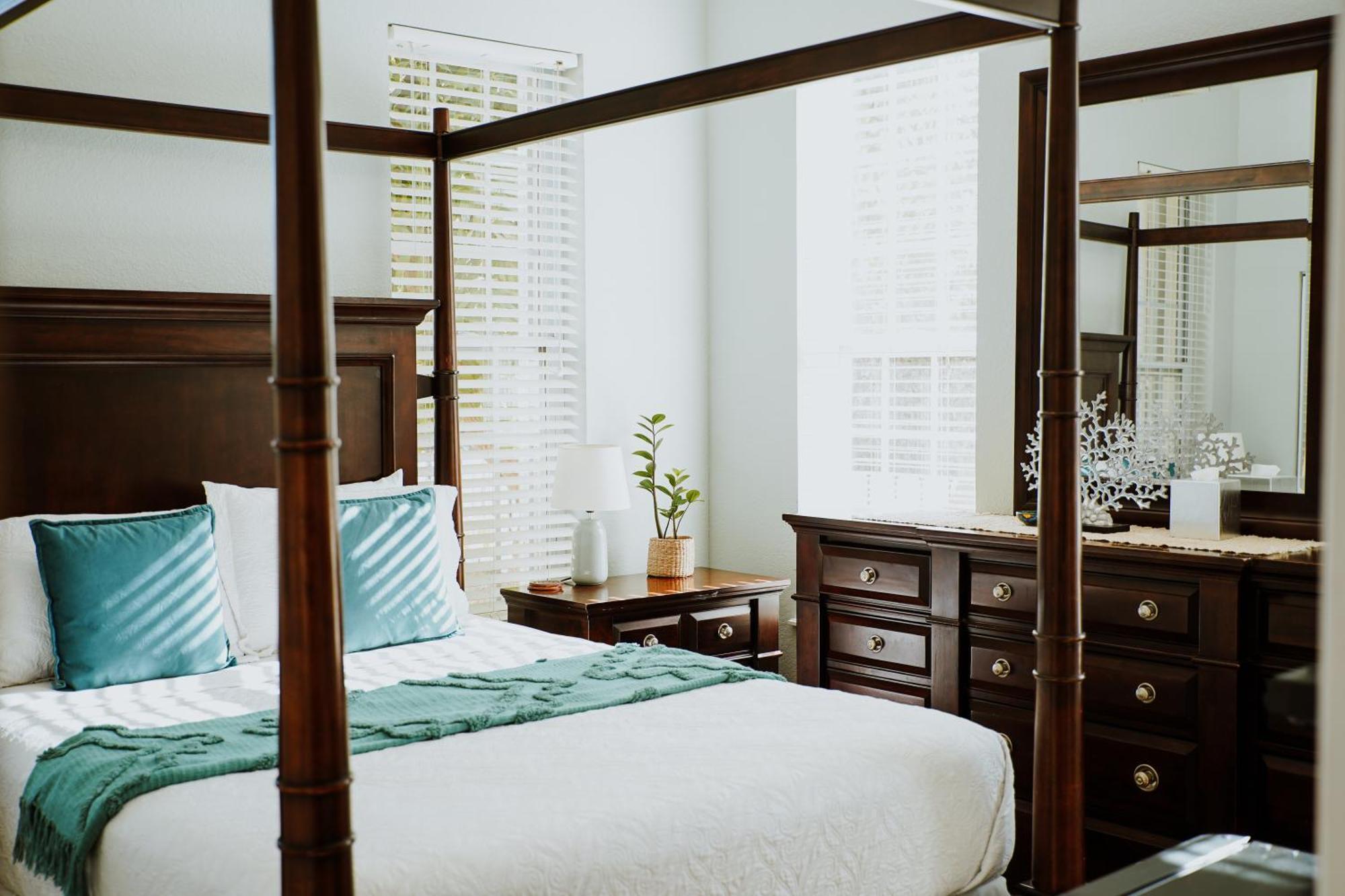Shangri-La Boutique Bed & Breakfast West Bay