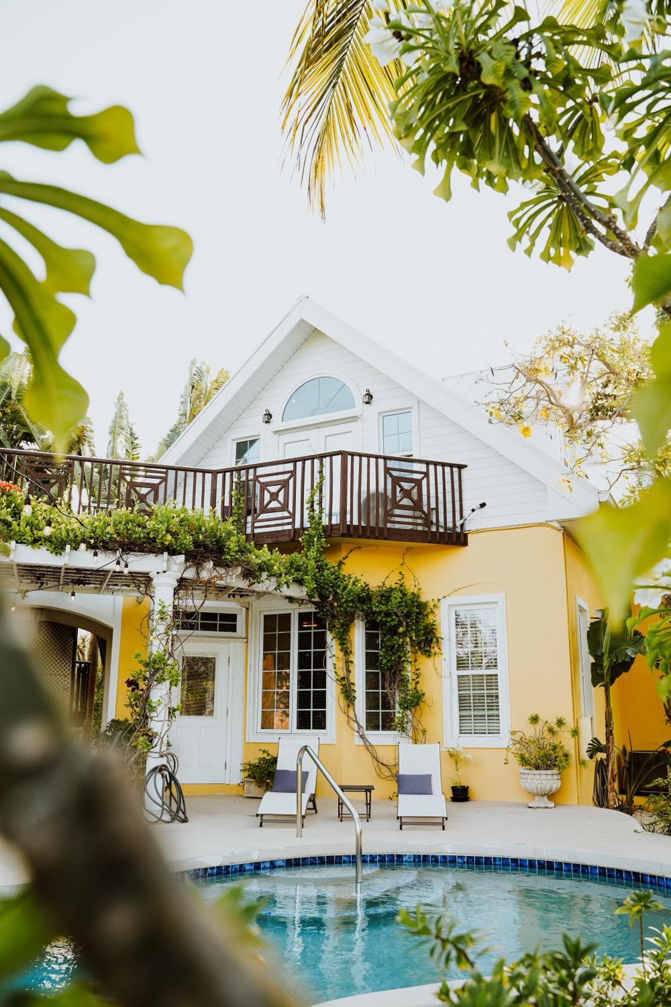 Shangri-La Boutique Bed & Breakfast Bed & Breakfast