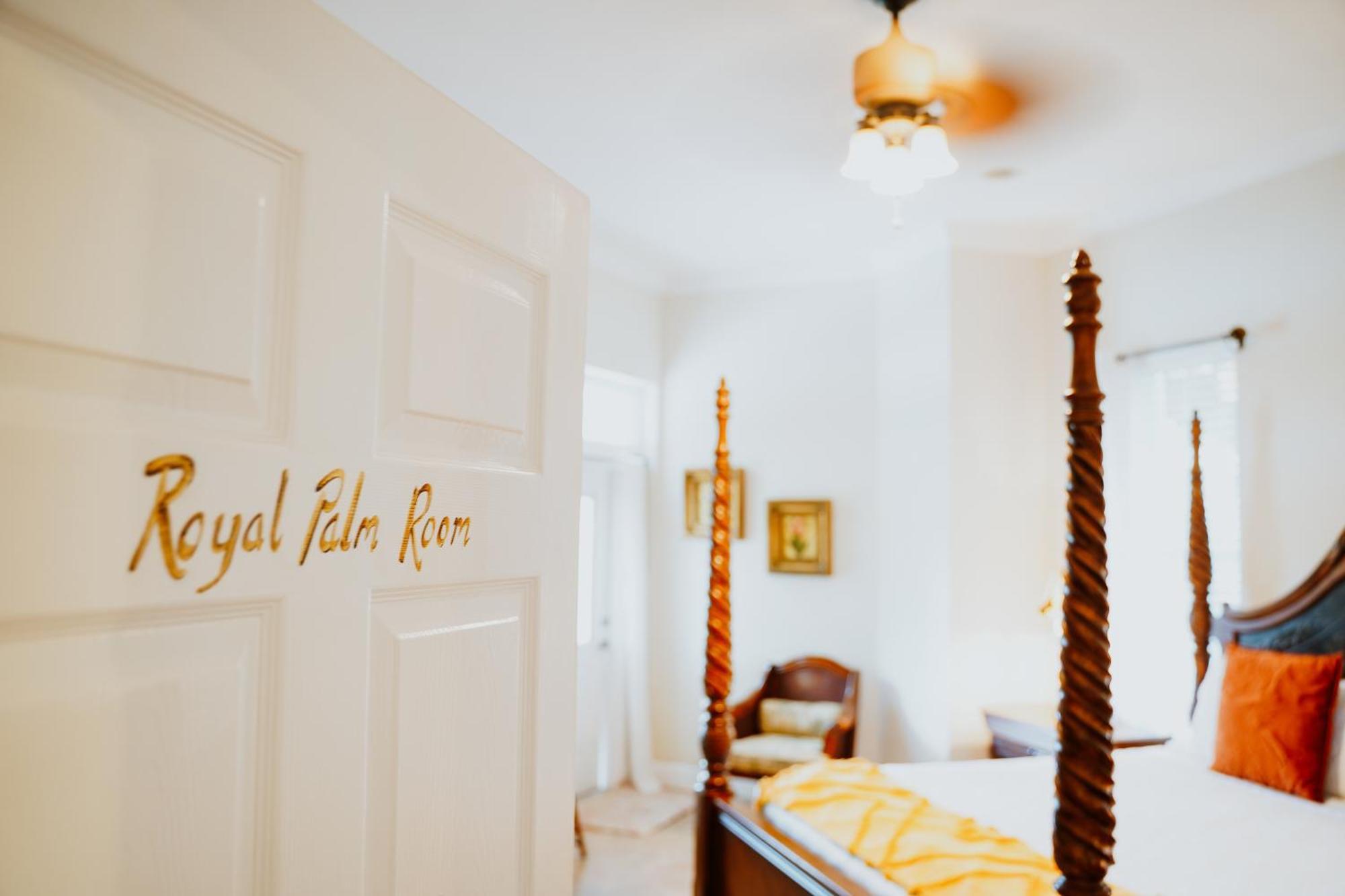 Shangri-La Boutique Bed & Breakfast Bed & Breakfast