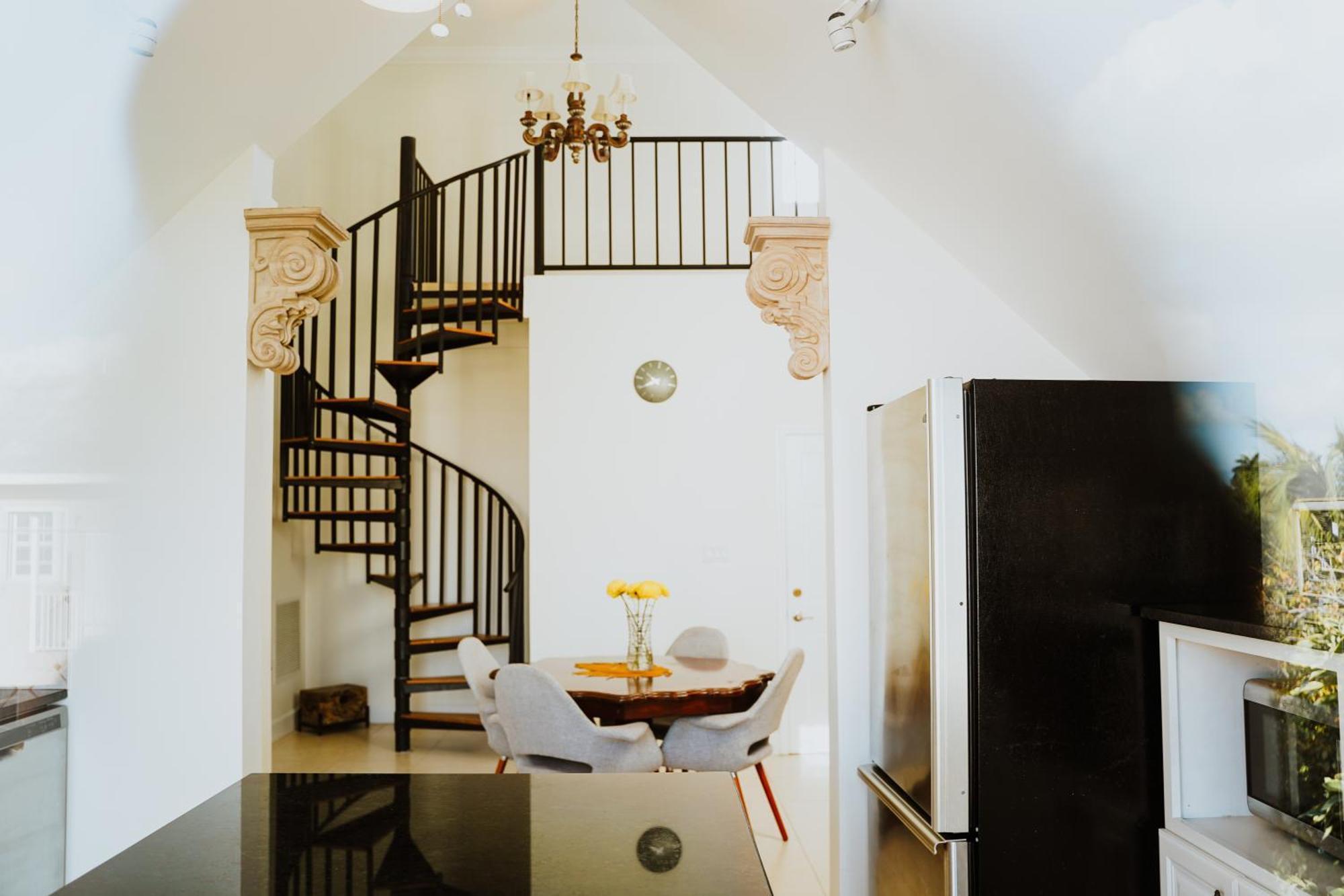 Shangri-La Boutique Bed & Breakfast Bed & Breakfast West Bay