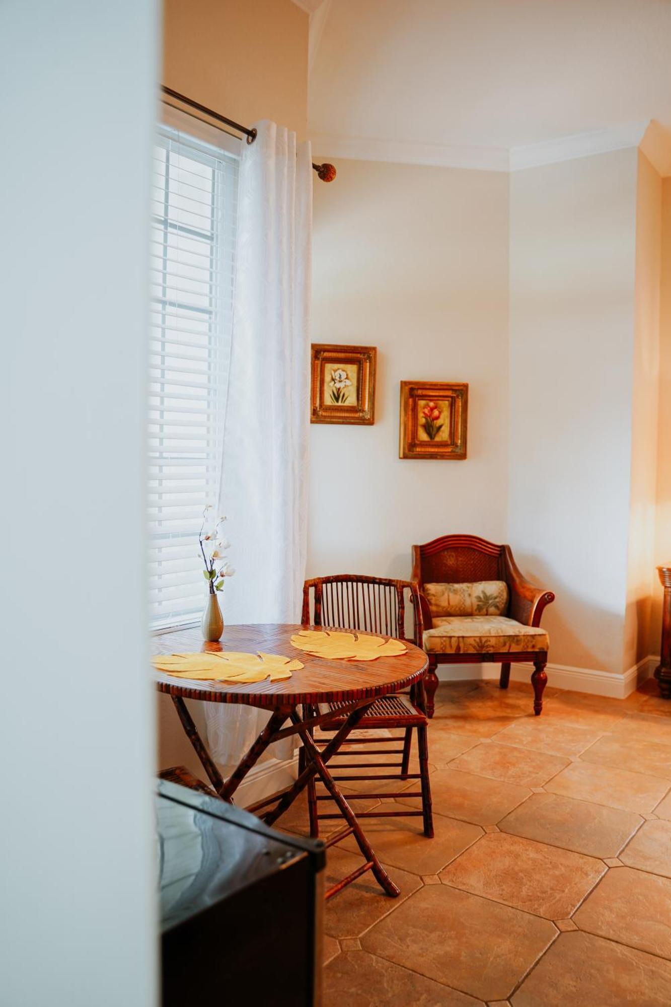 Shangri-La Boutique Bed & Breakfast Bed & Breakfast