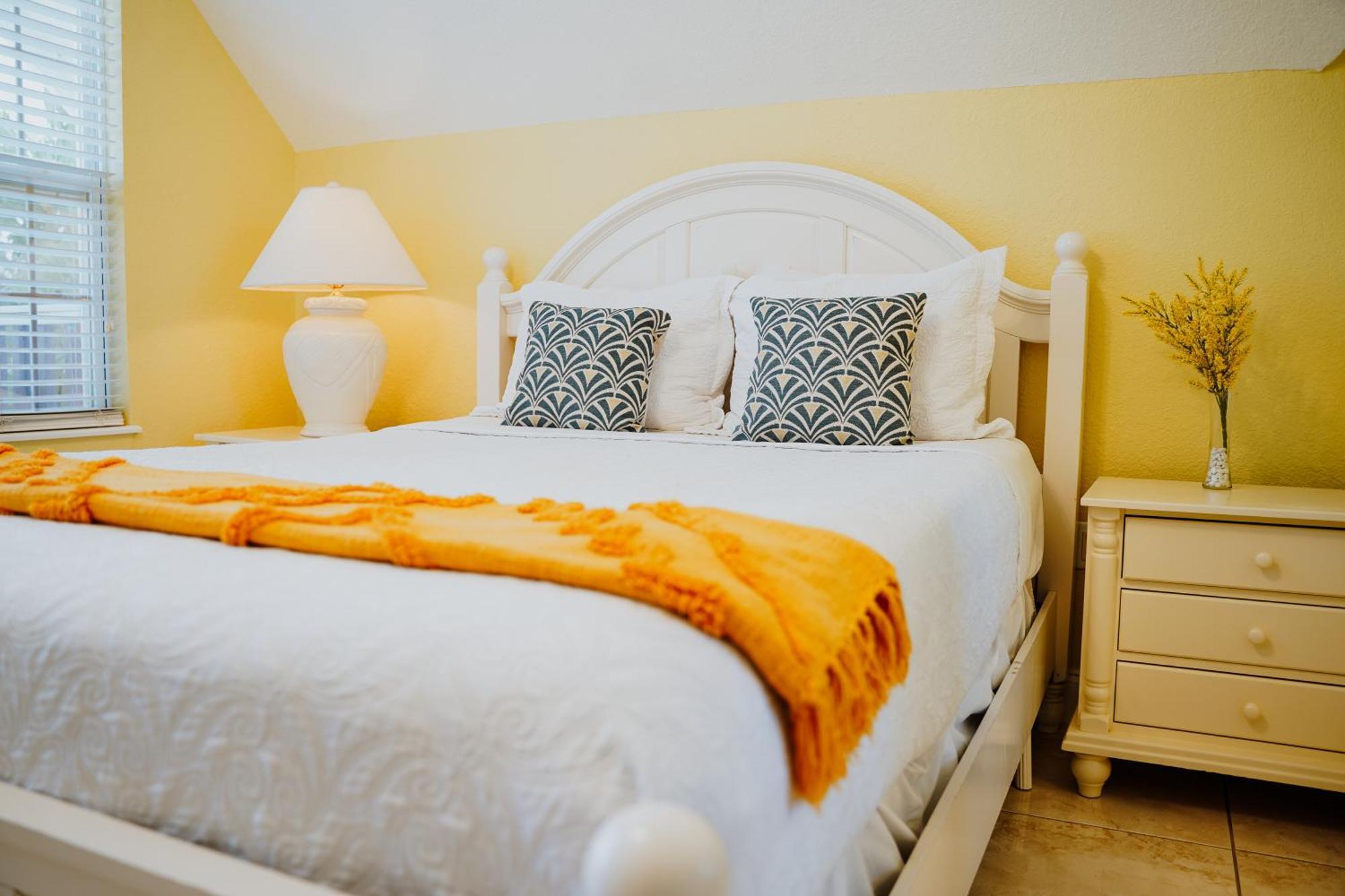 Shangri-La Boutique Bed & Breakfast Bed & Breakfast West Bay