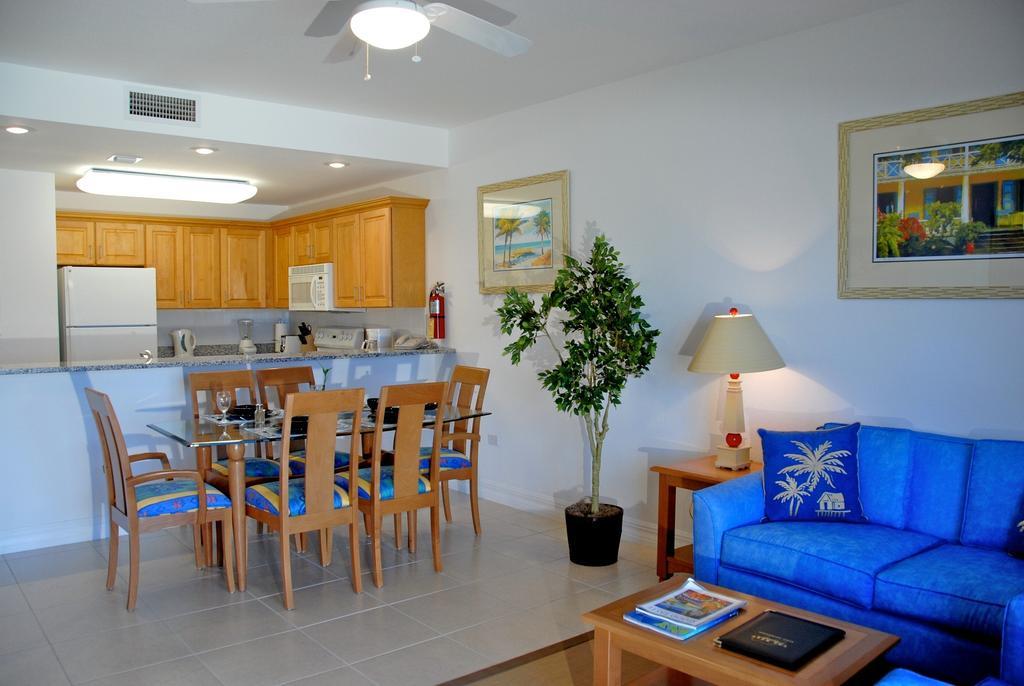 Resort Castaways Cayman 4*