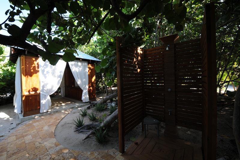 Hotel Cotton Tree West Bay